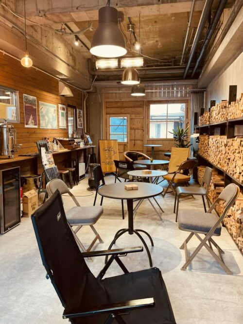 WoodWood Coffee Roast Service 福井成和本店では、 ガレージカフェにて夜の予約営業も致しております。 お時間、ご予算などお問合せくださいませ。